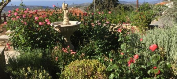 3 bedrooms Villa in Limassol, Cyprus No. 2570 2