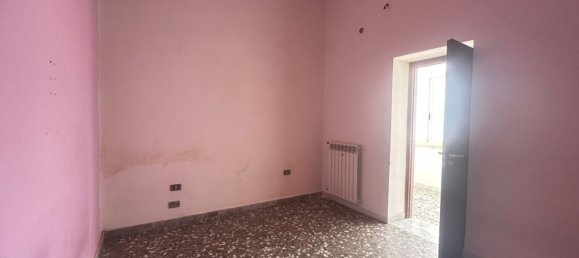 4 rooms Apartment in Taranto, Italy No. 283933 8