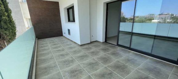 2 bedrooms Apartment in Germasogeia, Cyprus No. 8171 3