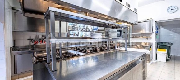 4 rooms Commercial property in Fiumicino, Italy No. 328356 7