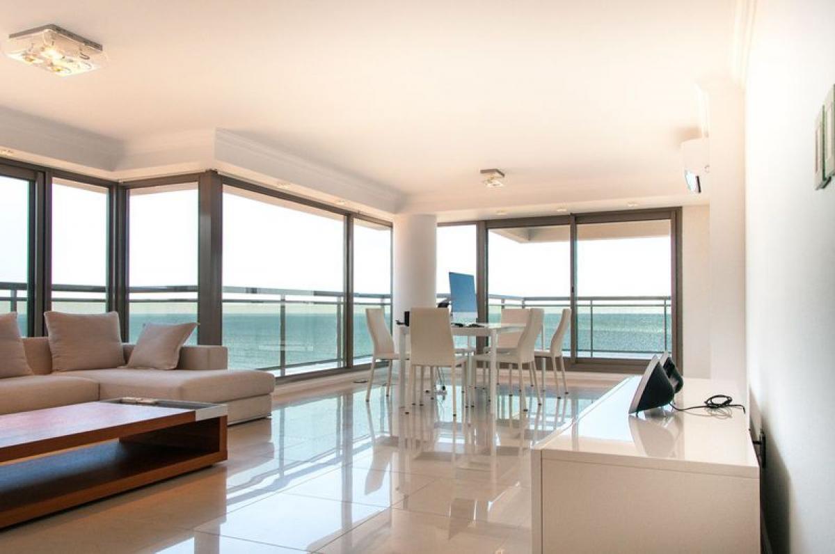 4 bedrooms Apartment in Maldonado, Uruguay No. 2690