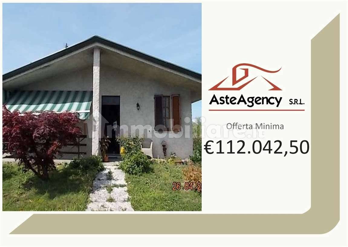 2 bedrooms Villa in Pontirolo Nuovo, Italy No. 391463