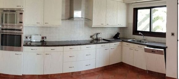 4 bedrooms House in Tala, Cyprus No. 9798 8