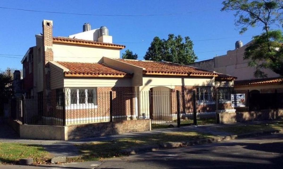 3 bedrooms House in Moron, Argentina No. 21323
