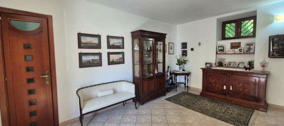 5 bedrooms House in Torre Annunziata, Italy No. 341281 6