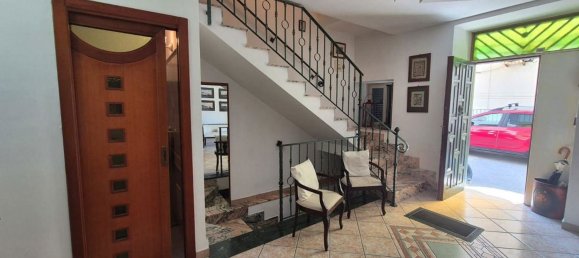 5 bedrooms House in Torre Annunziata, Italy No. 341281 3