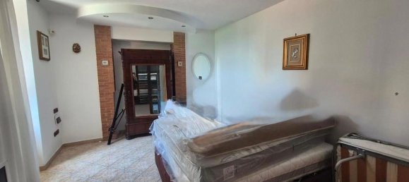 5 bedrooms House in Torre Annunziata, Italy No. 341281 9