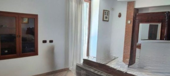 5 bedrooms House in Torre Annunziata, Italy No. 341281 8