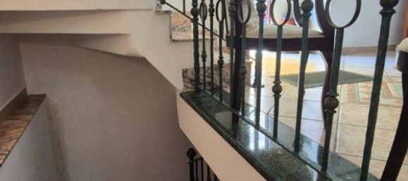 5 bedrooms House in Torre Annunziata, Italy No. 341281 12