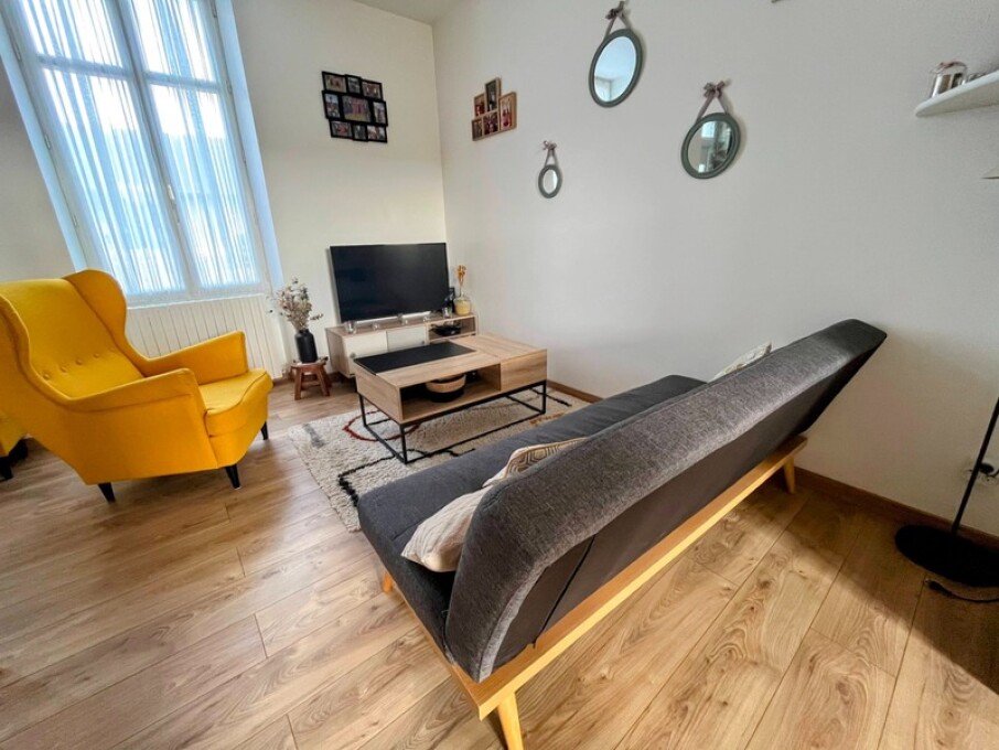 2 bedrooms Castles in Bressuire, France No. 357746