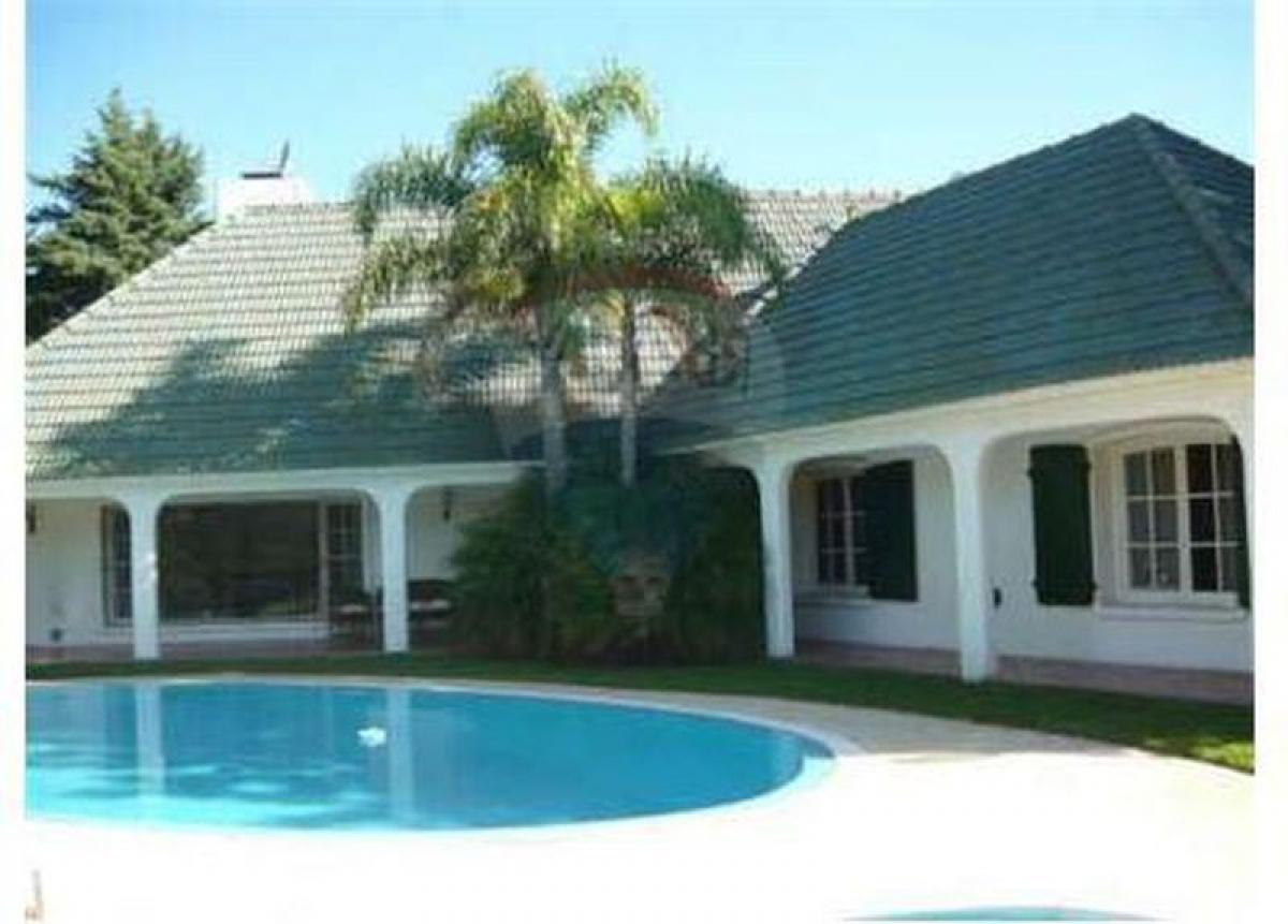 Casa de 6 dormitorios en Pilar, Argentina No. 68183