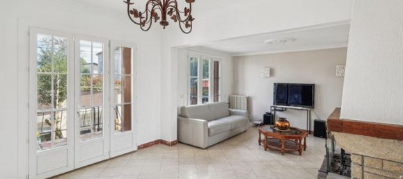 3 Schlafzimmer Haus in Villemomble, France, Nr. 310784 6