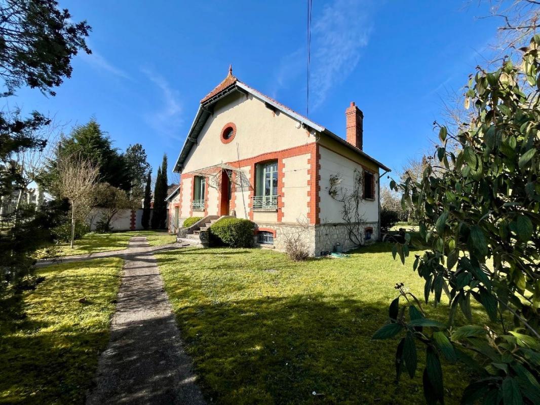 3 bedrooms House in Beaumont-du-Gatinais, France No. 192054