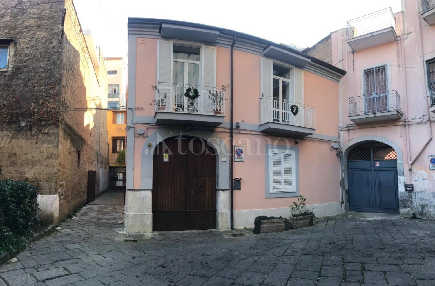 Edificio de 10 habitaciónes en Caserta, Italy No. 228463