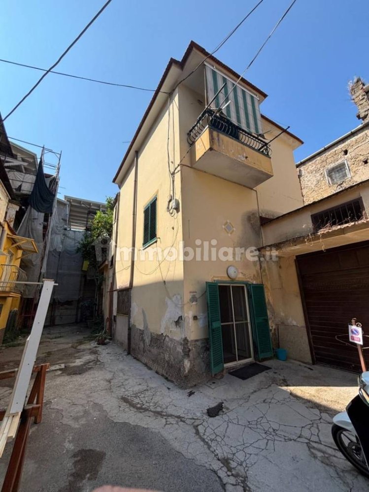 4 Schlafzimmer Haus in Acerra, Italy, Nr. 393673