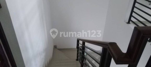 4 bedrooms House in Grogol Petamburan, Indonesia No. 1385 21