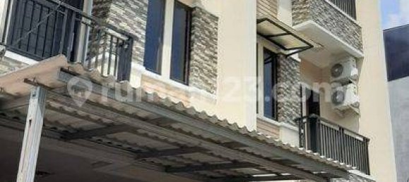 4 bedrooms House in Grogol Petamburan, Indonesia No. 1385 2