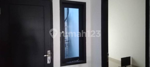 4 bedrooms House in Grogol Petamburan, Indonesia No. 1385 22