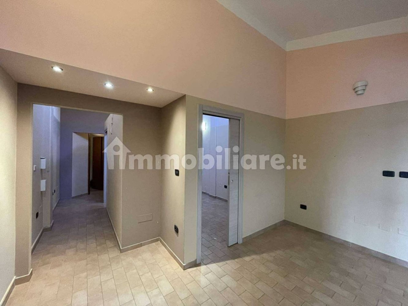 2 rooms Commercial property in Casalfiumanese, Italy No. 172367