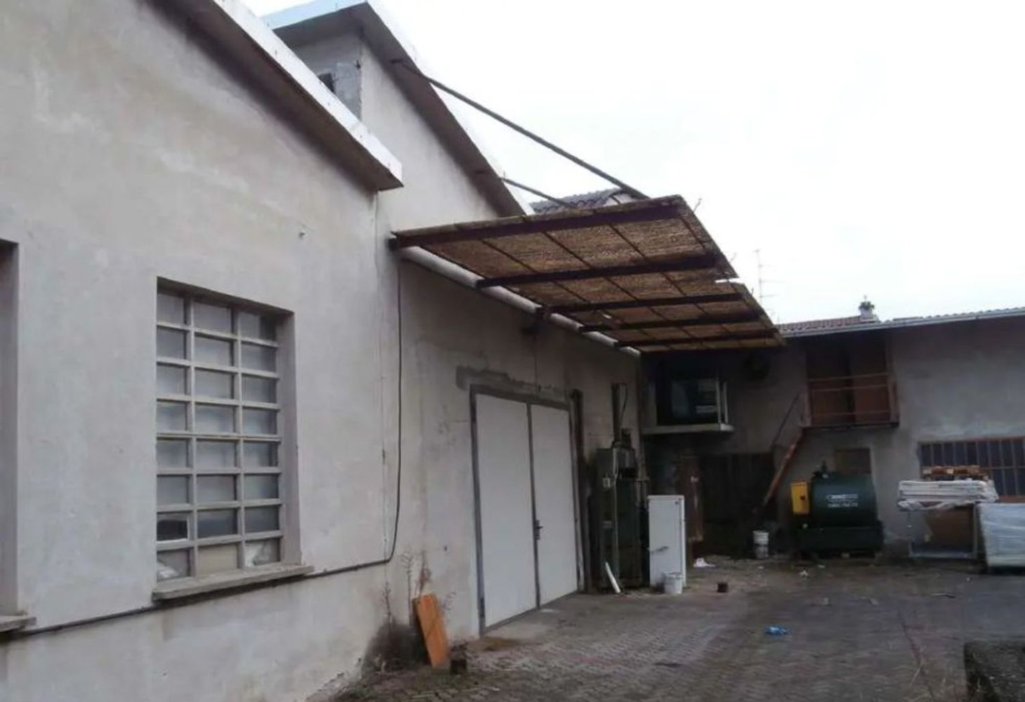 Склад 628м² в Лонате Поццоло, Италия № 360939