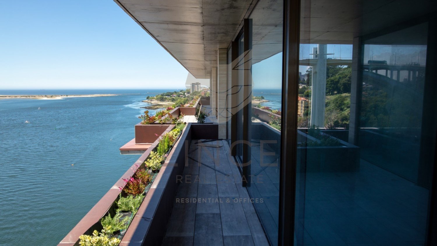 3 bedrooms Apartment in Porto, Portugal No. 107984