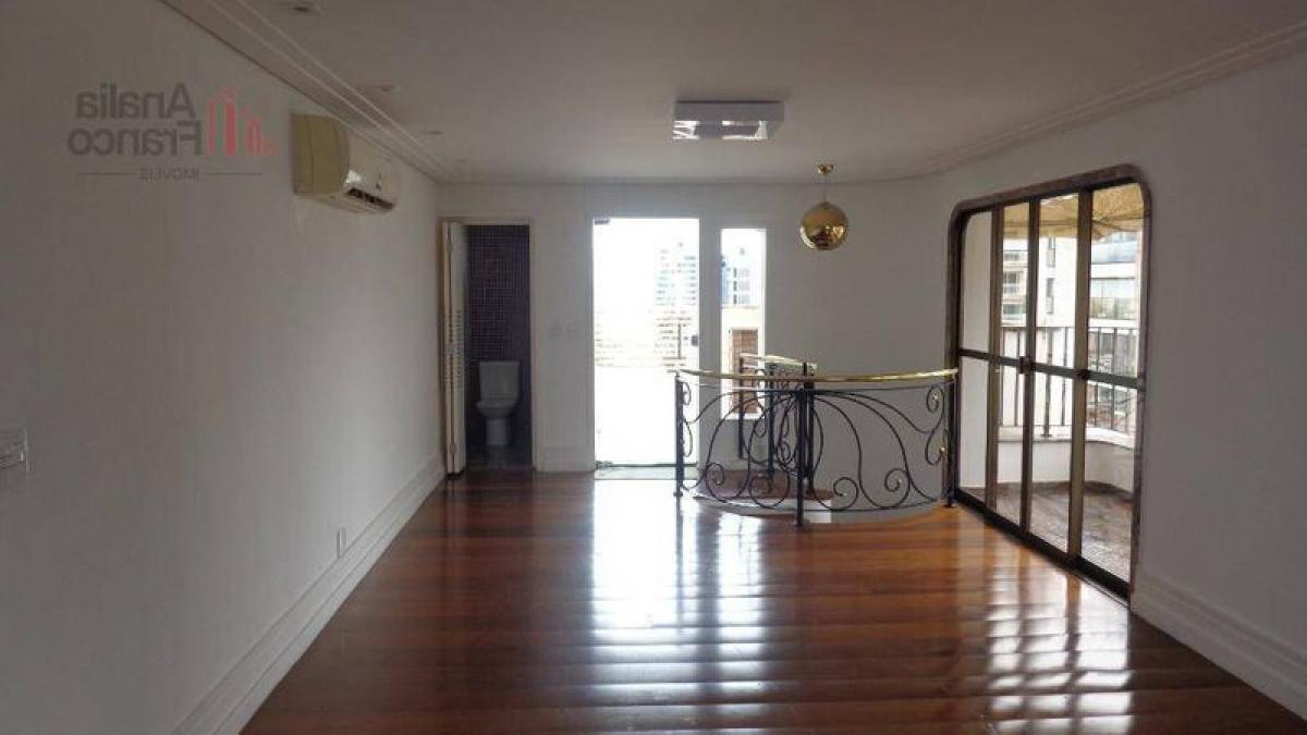 Casa de 4 dormitorios en Sao Paulo, Brazil No. 471222