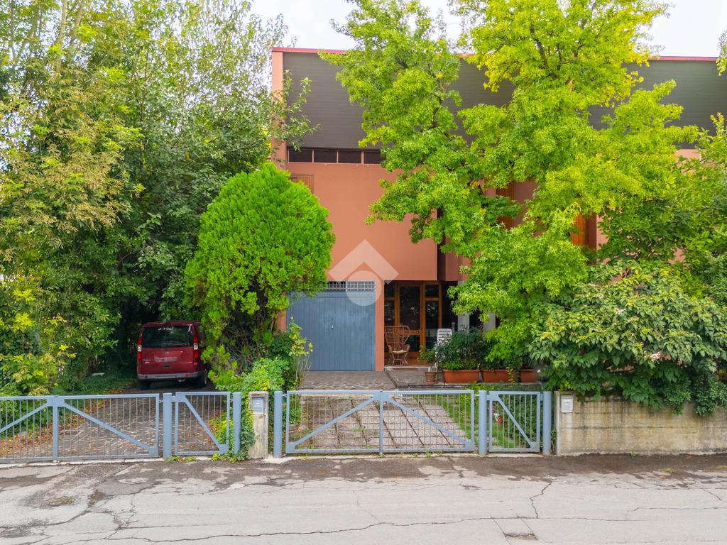 3 bedrooms Villa in Reggio Emilia, Italy No. 346169