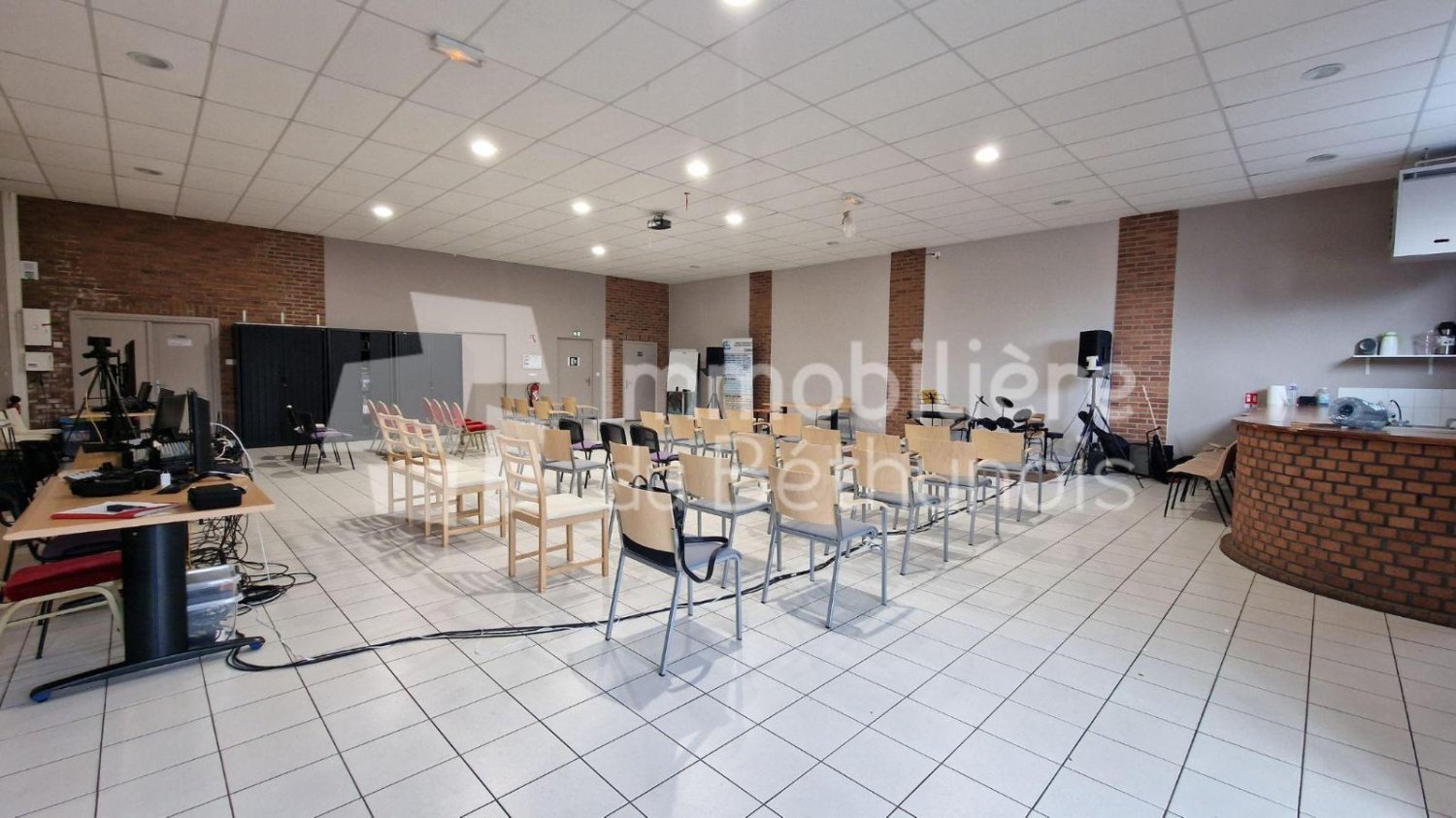 Коммерческая недвижимость 200м² в Бетюн, Франция № 152954