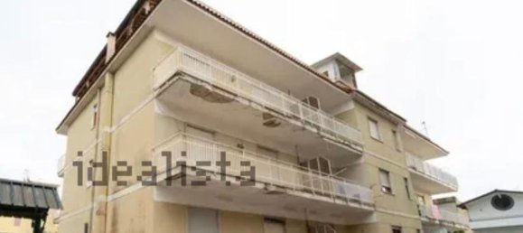 4 rooms Apartment in Giugliano in Campania, Italy No. 88353 2