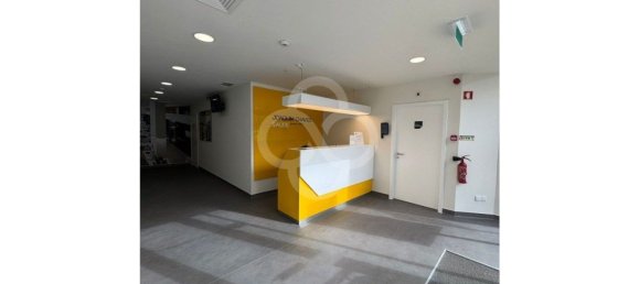 123m² Commercial property in Lisbon, Portugal No. 70214 3