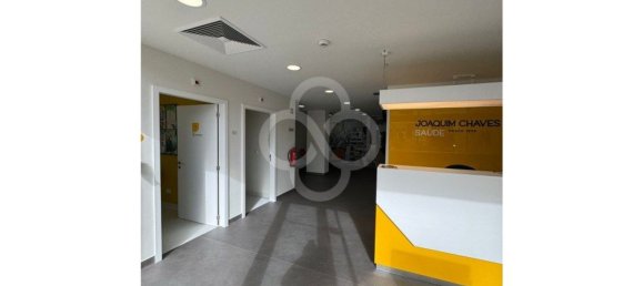 123m² Commercial property in Lisbon, Portugal No. 70214 8