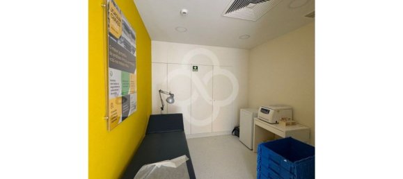 123m² Commercial property in Lisbon, Portugal No. 70214 7