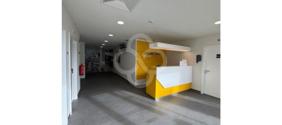 123m² Commercial property in Lisbon, Portugal No. 70214 19