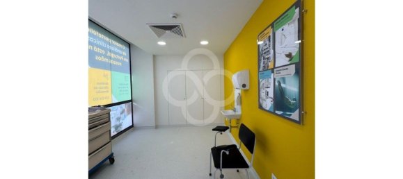 123m² Commercial property in Lisbon, Portugal No. 70214 11