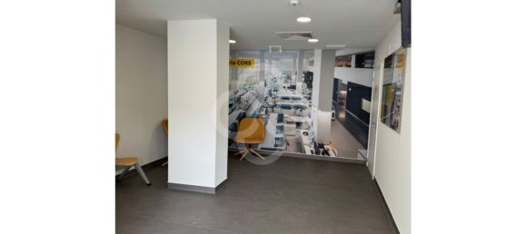 123m² Commercial property in Lisbon, Portugal No. 70214 6