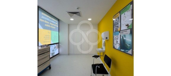 123m² Commercial property in Lisbon, Portugal No. 70214 4