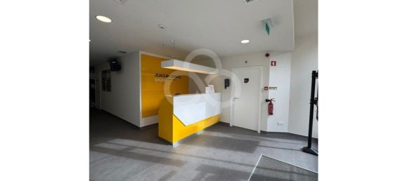 123m² Commercial property in Lisbon, Portugal No. 70214 13