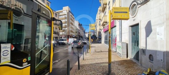 123m² Commercial property in Lisbon, Portugal No. 70214 20