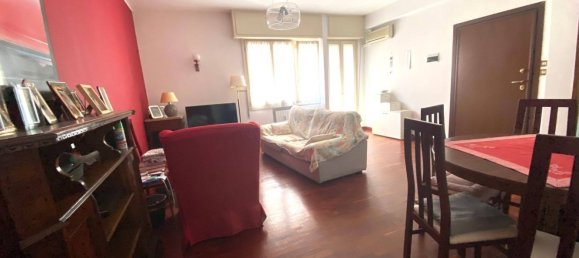 3 bedrooms Apartment in Padua, Italy No. 350437 2