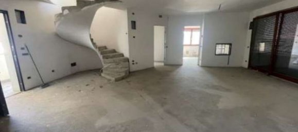 4غرفة شقة في Giussano, Italy رقم 8203 16