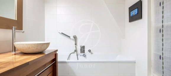 2 bedrooms Apartment in Paris, France No. 166255 5