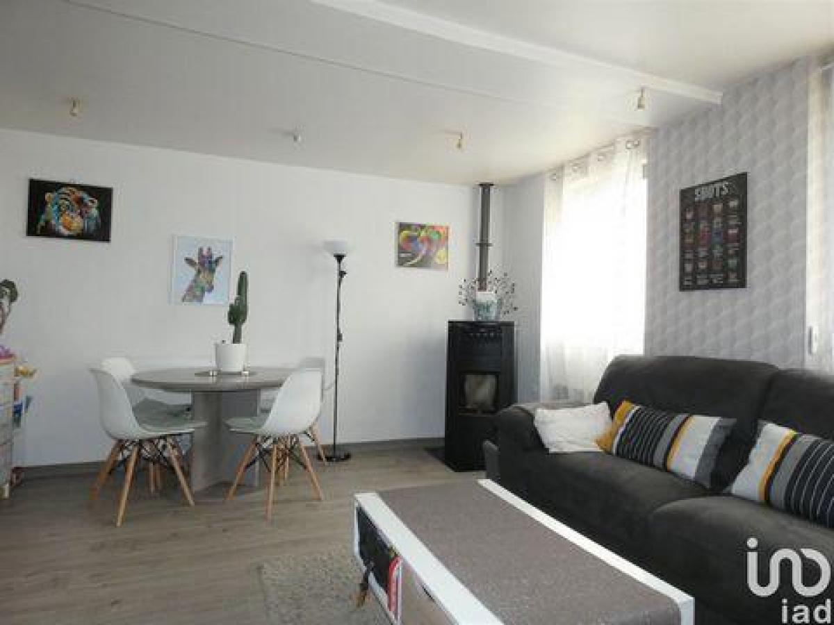 2 bedrooms House in Chambly, France No. 4704