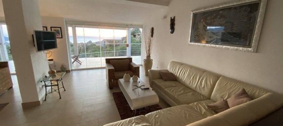 Villa de 4 dormitorios en Trinità d'Agultu e Vignola, Italy No. 79432 8