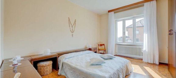 6 rooms House in Montano Lucino, Italy No. 10898 14