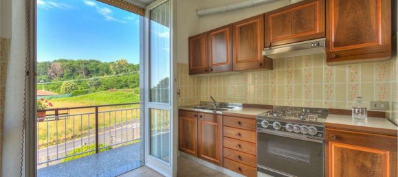 6 rooms House in Montano Lucino, Italy No. 10898 23