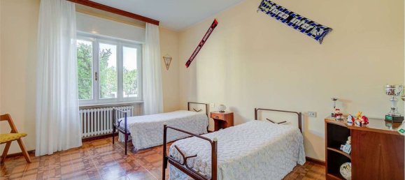 6 rooms House in Montano Lucino, Italy No. 10898 19