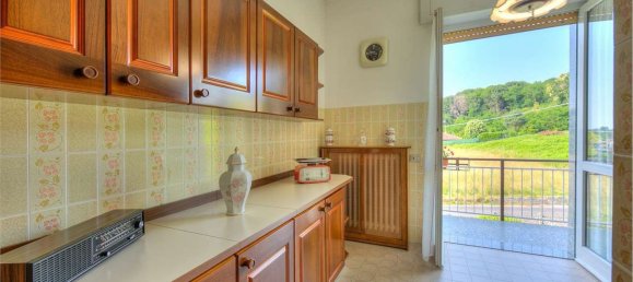 6 rooms House in Montano Lucino, Italy No. 10898 16