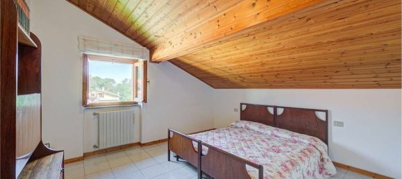6 rooms House in Montano Lucino, Italy No. 10898 40