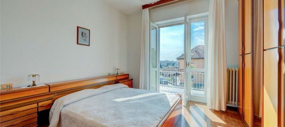 6 rooms House in Montano Lucino, Italy No. 10898 26