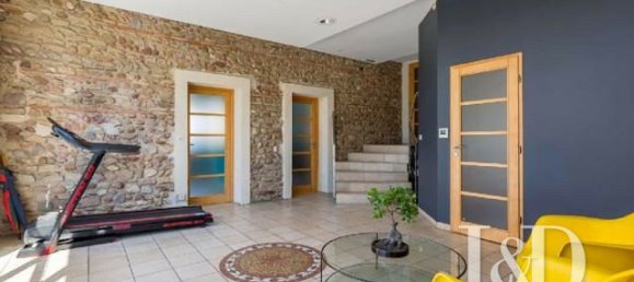 281m² Office in Reventin-Vaugris, France No. 355453 2